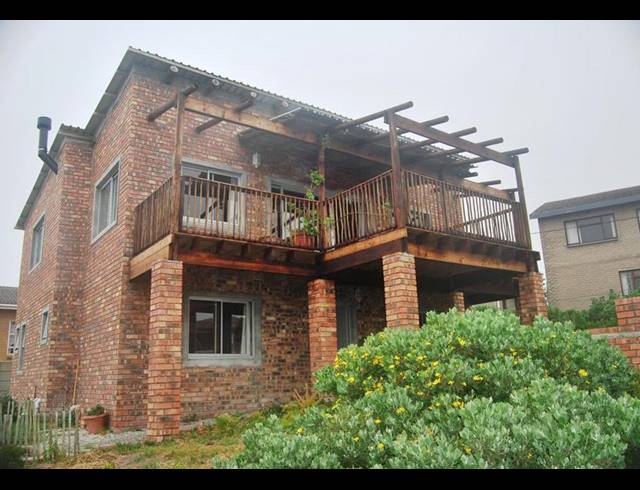 4 BEDROOM HOUSE FOR SALE IN KLEINBAAI